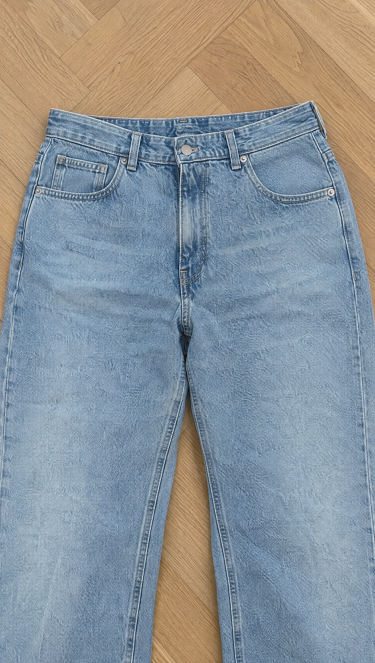 Jeans Mia - dettaglio del denim e delle cuciture