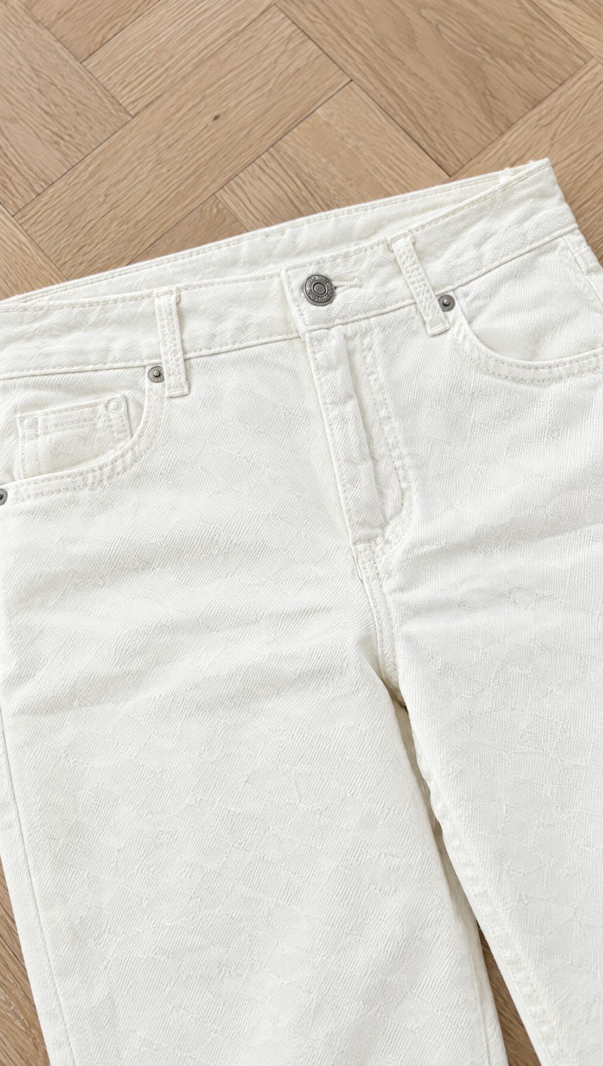Jeans stellare bianco - dettaglio del denim bianco