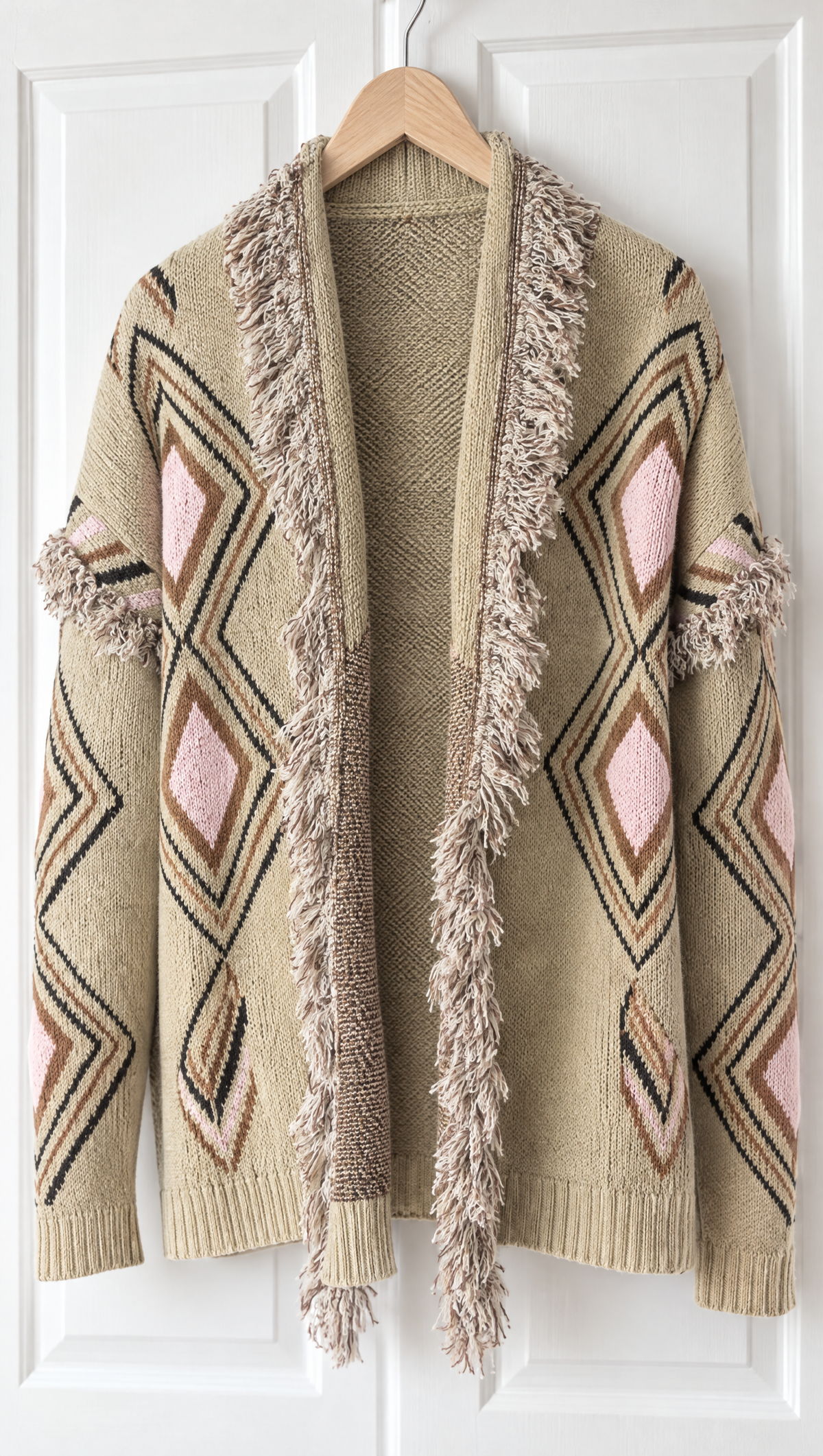 Cardigan Megan verde - dettaglio dei rombi e delle frange