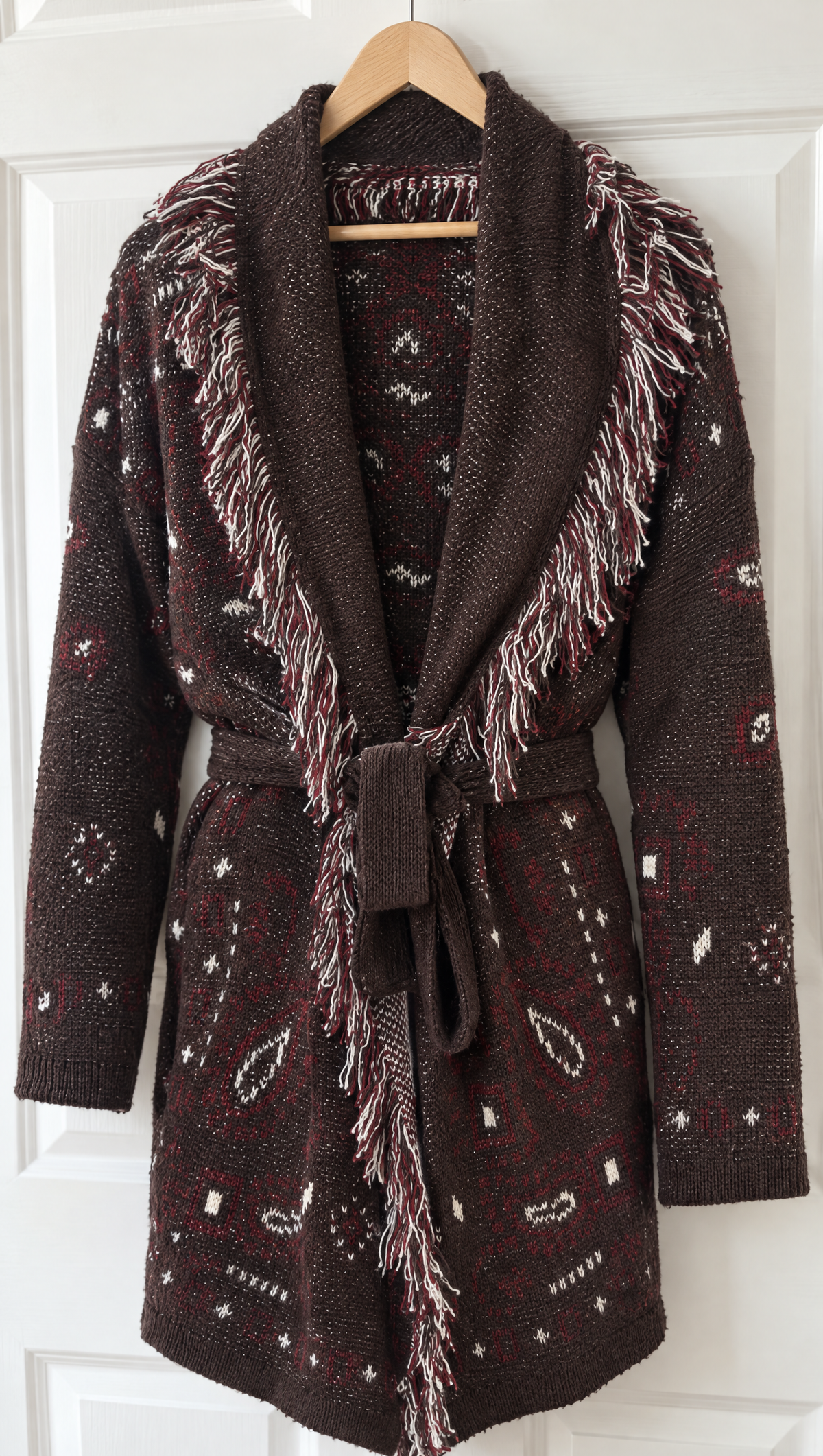 Cardigan Notte Stellata Moro - dettaglio del collo sfrangiato e della maglia